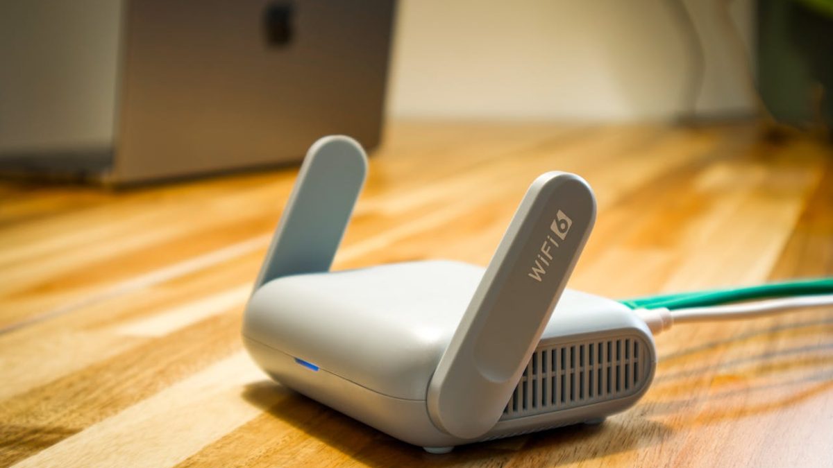 El lenguaje oculto del router: luces, reinicios y señales que debes entender